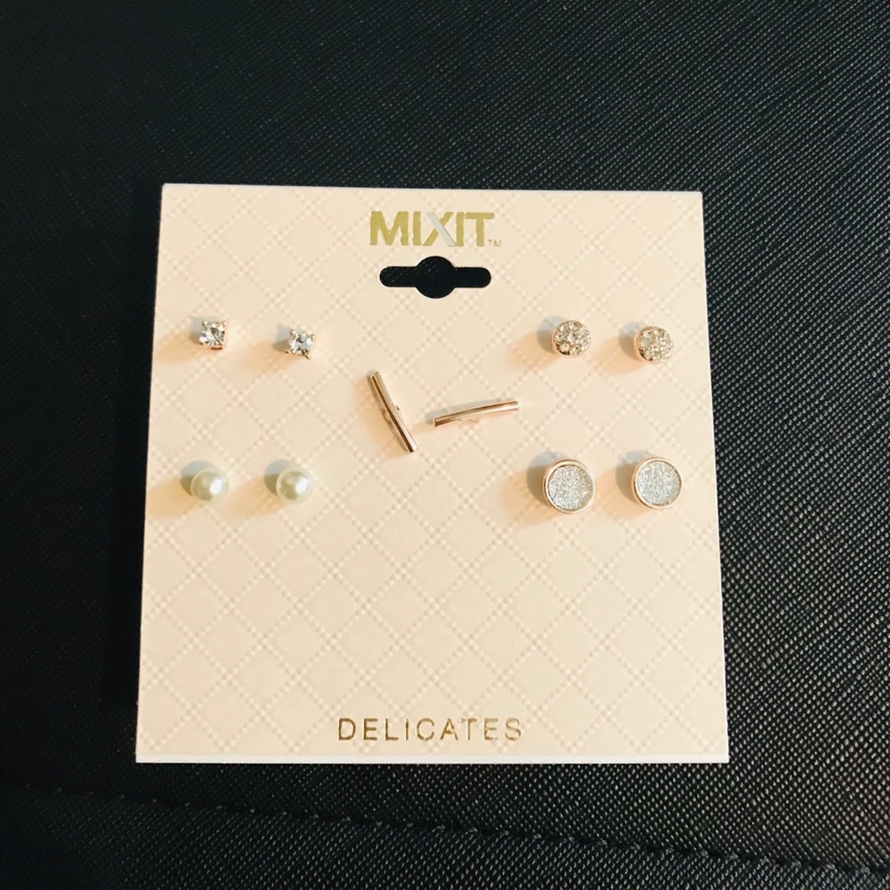 Set of earrings